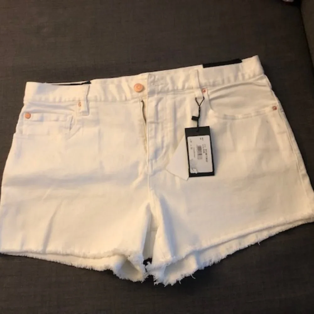 NWT Armani Exchange  White Denim Mid Rise  Shorts Size 31 - Picture 3 of 3